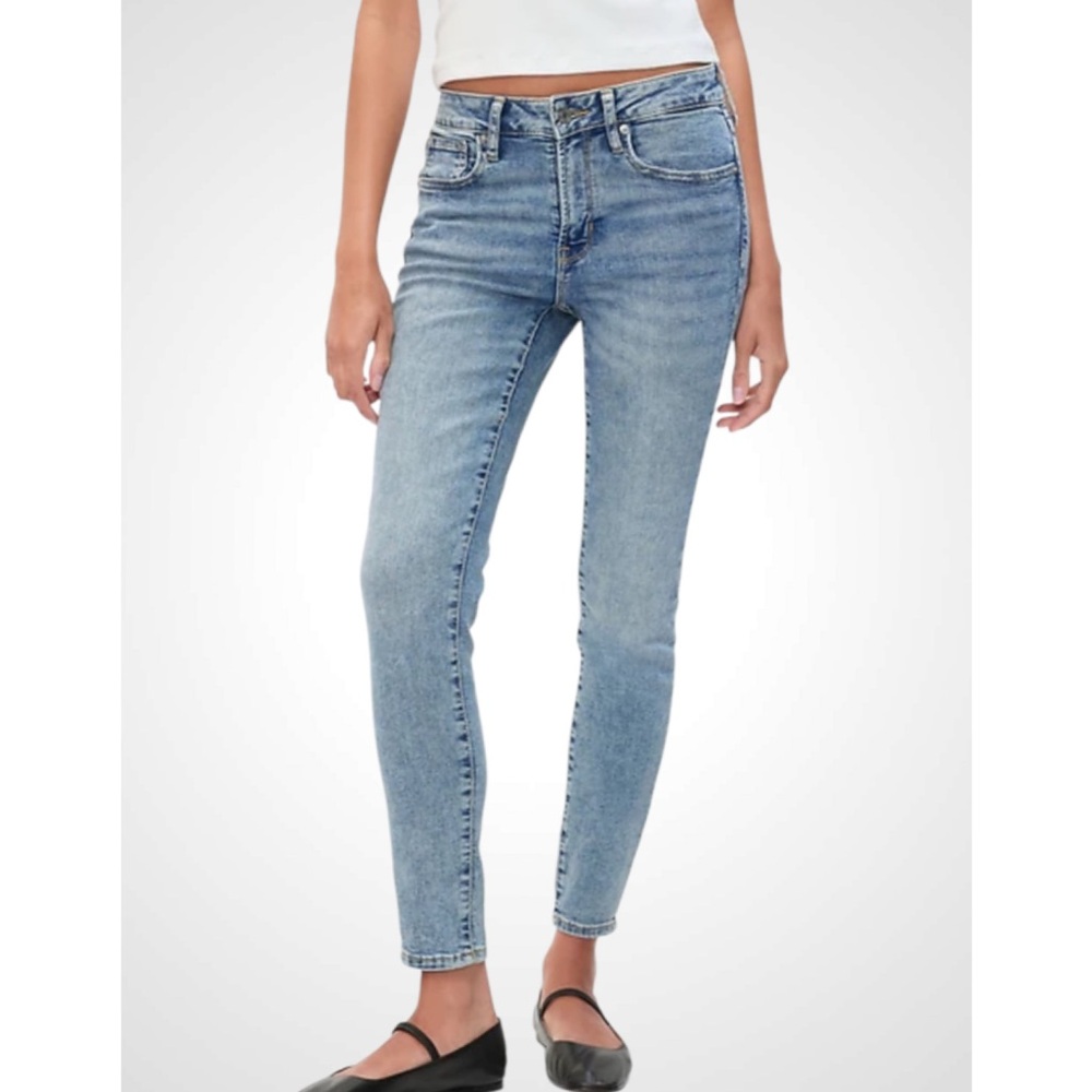 GAP Women's High Waist Skinny Jeans in Washed Blue 6/28R